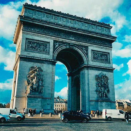 Champs Elysees No 76 Párizs